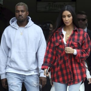 Kim Kardashian et Kanye West retrouvent Kourtney Kardashian pour déjeuner à Calabasas, le 18 janvier 2017