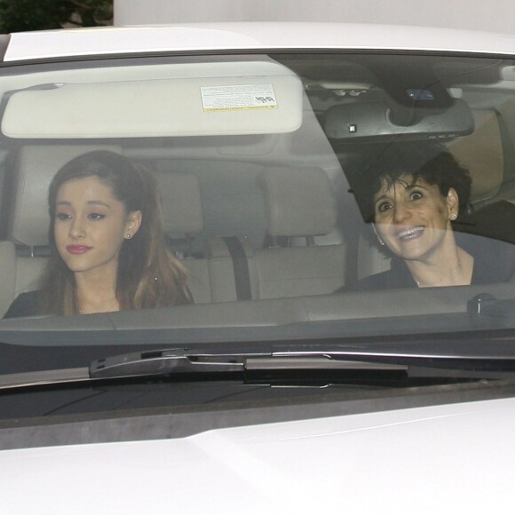 Ariana Grande et sa mère Joan après une seance shopping chez Chanel à West Hollywood, le 18 janvier 2014.