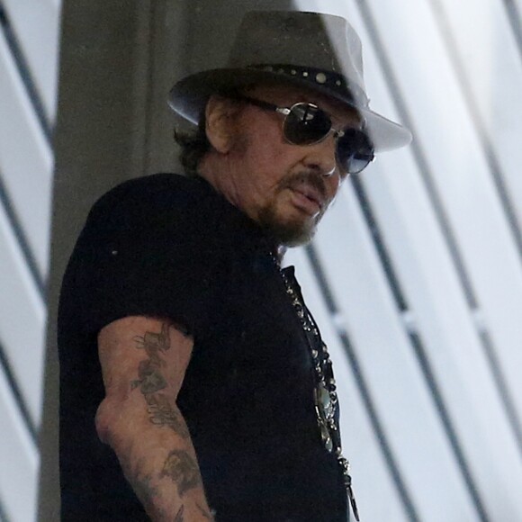 Johnny Hallyday à quitté Los Angeles pour Paris avec sa femme Laeticia, ses filles Jade et Joy, son manager Sébastien Farran, Elyette la grand-mère de sa femme et sa chienne Cheyenne le 29 mai 2017.