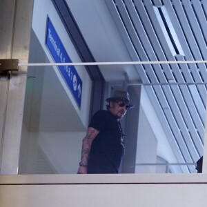 Johnny Hallyday à quitté Los Angeles pour Paris avec sa femme Laeticia, ses filles Jade et Joy, son manager Sébastien Farran, Elyette la grand-mère de sa femme et sa chienne Cheyenne le 29 mai 2017.