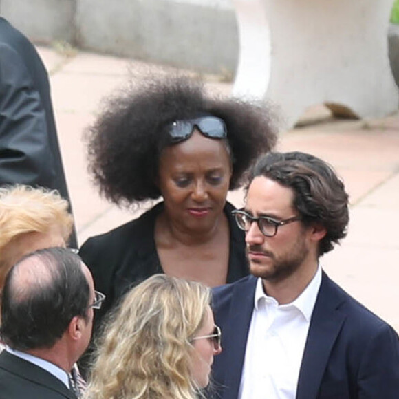 Exclusif - François Hollande aux cotés de son père George Hollande et de son fils Thomas Hollande, a accompagné son frère aîné Philippe Hollande pour son dernier voyage au funérarium de Cannes à 12h00 le 22 mai 2017.