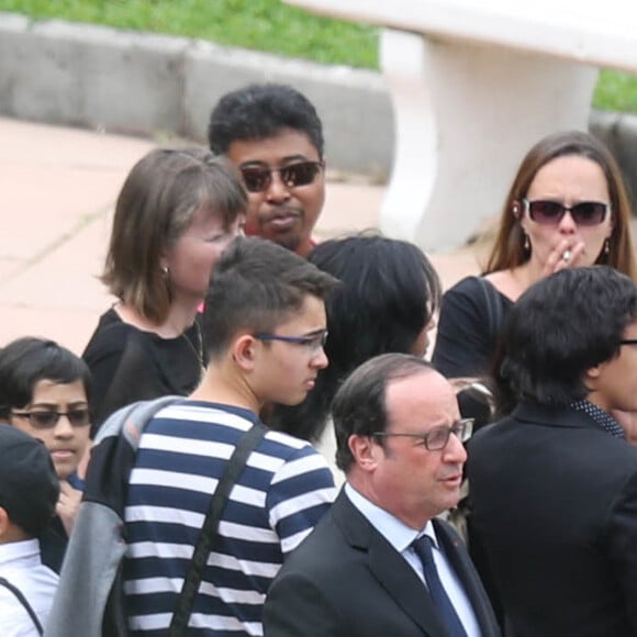 Exclusif - François Hollande aux cotés de son père George Hollande et de son fils Thomas Hollande, a accompagné son frère aîné Philippe Hollande pour son dernier voyage au funérarium de Cannes à 12h00 le 22 mai 2017.