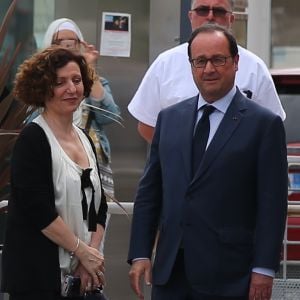 Exclusif - L'ancien président de la république François Hollande s'est rendu à 7h30 à l'hôpital de La Fontonne à Antibes ou son frère aîné Philippe est décédé d'un cancer le 18 mai 2017.