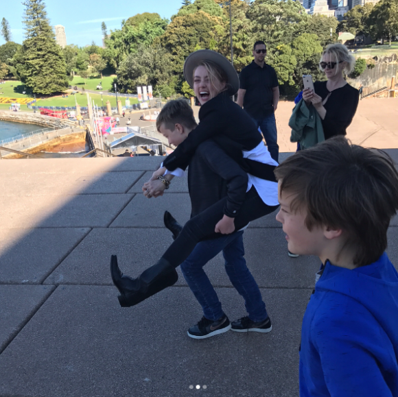 Amber Heard s'amusant avec les fils de son compagnon Elon Musk lors d'une journée passée à Sydney le 30 mai 2017