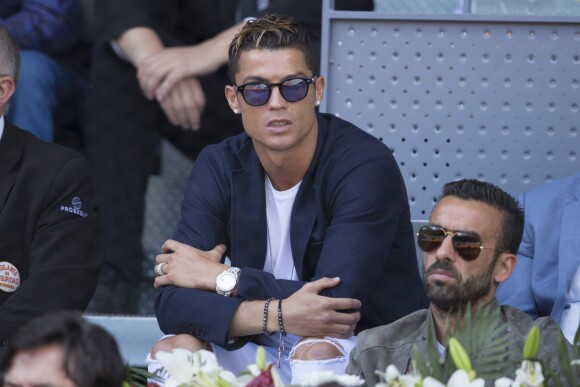 Cristiano Ronaldo assiste à la demi-finale entre R Nadal et N Djokovic lors du Mutua Madrid Open Tennis à la Caja Magica, à Madrid, le 13 mai 2017.  Cristiano Ronaldo of Real Madrid during the Mutua Madrid Open Tennis 2017, Novak Djokovic vs Rafa Nadal at Caja Magica in Madrid, May 13, 2017.13/05/2017 - Madrid