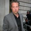 Matthew Perry signe des autographes en sortant des studios de la radio BBC Two à Londres. Le 22 janvier 2016