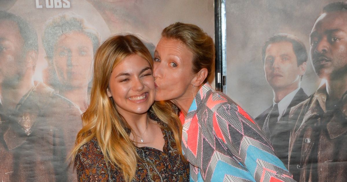 Louane Emera et Alexandra Lamy - Avant-première du film Nos Patriotes ...