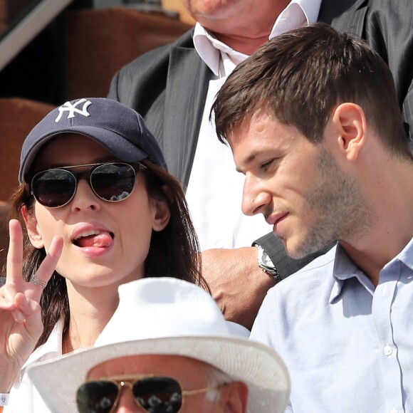 Gaspard Ulliel et sa compagne Gaëlle Pietri dans les tribunes des Internationaux de Tennis de Roland Garros à Paris le 7 juin 2017 © Cyril Moreau-Dominique Jacovides/Bestimage