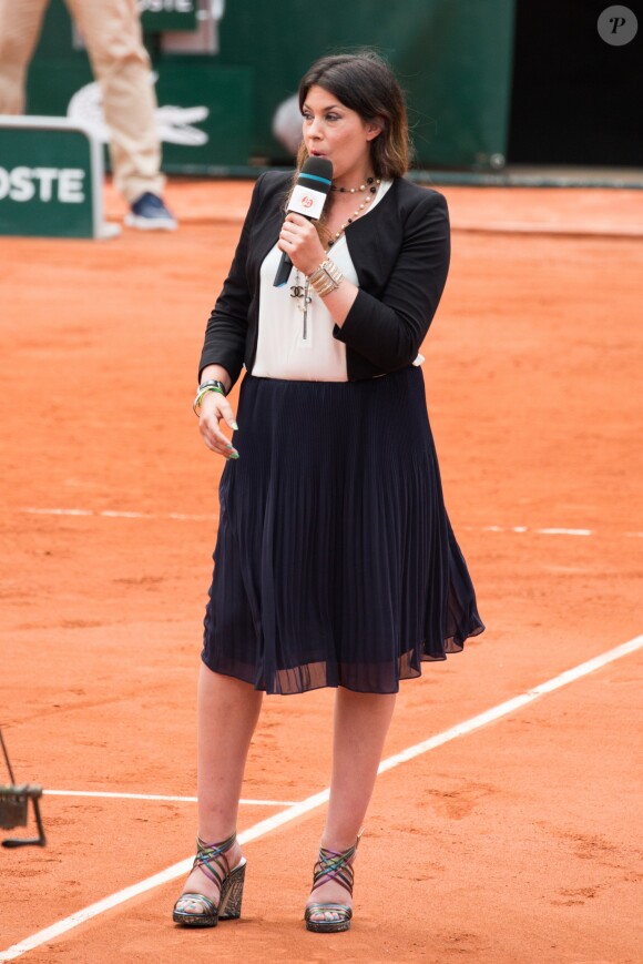 Marion Bartoli interviewe Garbine Mugura à Roland-Garros le 2 juin 2017.