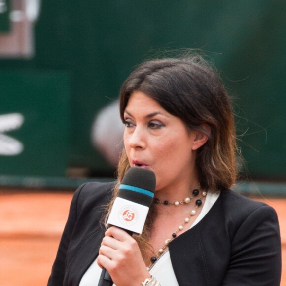 Marion Bartoli interviewe Garbine Mugura à Roland-Garros le 2 juin 2017.