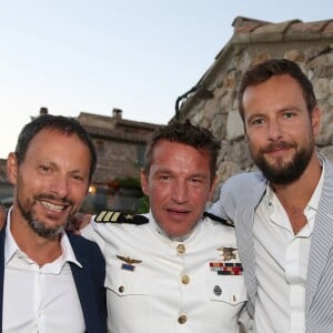 Exclusif - Benjamin Castaldi entre Marc-Olivier Fogiel et son mari François Roelants - Cérémonie religieuse - Mariage de Benjamin Castaldi et Aurore Aleman au Mas de La Rose à Eygalières, le 27 août 2016. © Jacovides-Moreau/Bestimage