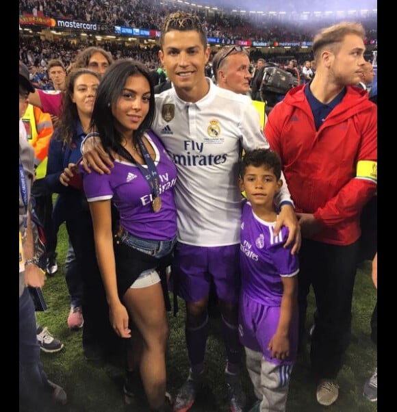 Cristiano Ronaldo, sa compagne Georgina Rodriguez et son fils Cristiano Jr à Cardiff. Le 3 juin 2017.