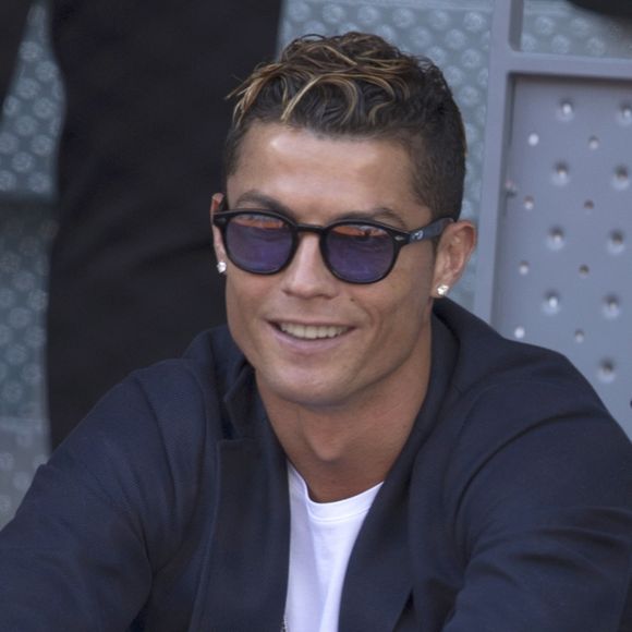 Cristiano Ronaldo assiste à la demi-finale entre Rafael Nadal et Novak Djokovic lors du Mutua Madrid Open Tennis à la Caja Magica, à Madrid, le 13 mai 2017.