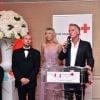 Marika Roman (présidente de l'unité locale de la Croix Rouge) et Franck Dubosc - 5e gala annuel de l'Unité Locale d'Antibes-Juan les Pins-Vallauris de la Croix-Rouge Française à l'hôtel du Cap-Eden-Roc. Antibes, le 10 juin 2017.