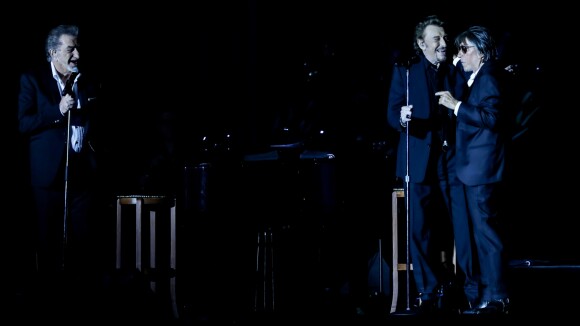 Johnny Hallyday sur scène avec Les Vieilles Canailles : "F*ck The Cancer"