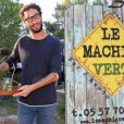  Exclusif - L'animateur Manu Lévy dans son restaurant-bar de plage, "Le Machin Vert", en 2015. 
  
  