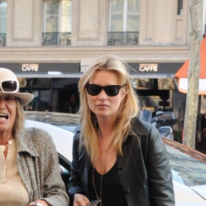 Kate Moss et Anita Pallenberg à Paris, en mars 2011.