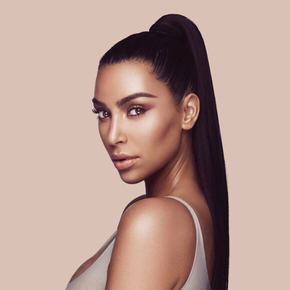 Kim Kardashian lance sa marque de produits de beauté, KKW BEAUTY. Juin 2017.
