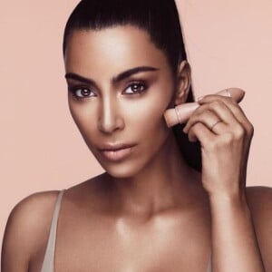 Kim Kardashian lance sa collection de make-up KKWBeauty le 21 juin 2017.