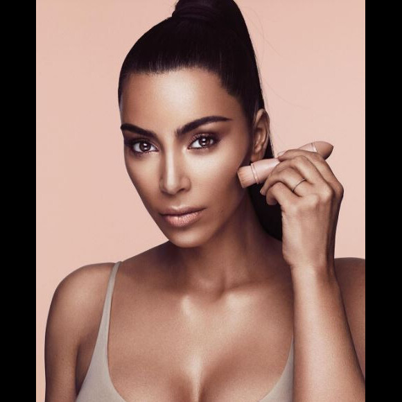 Kim Kardashian lance sa collection de make-up KKWBeauty le 21 juin 2017.