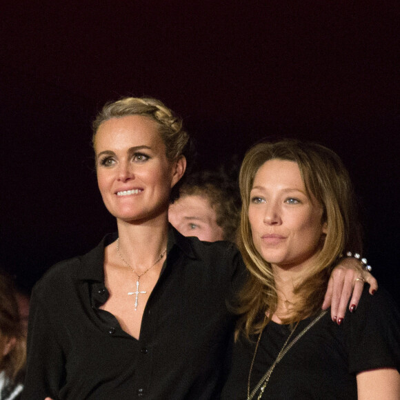 Exclusif - Laeticia Hallyday et Laura Smet - Aftershow après le concert caritatif de Johnny Hallyday pour l'association de sa femme "La Bonne Etoile", qui vient en aide aux enfants du Vietnam, au Trianon à Paris, le 15 décembre 2013.