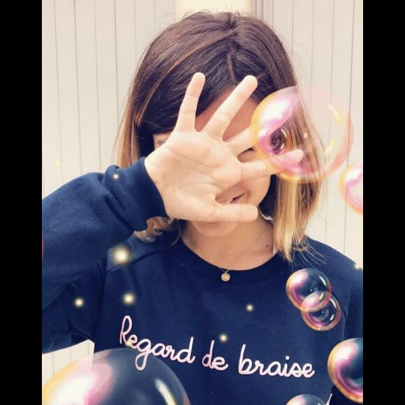 Alizée poste une photo de sa fille Annily, 12 ans, sur Instagram, le 13 mai 2017.