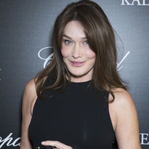 Semi-Exclusif - Carla Bruni-Sarkozy lors du photocall de la présentation de la collection Chopard ''The Queen of Kalahari'' au théâtre du Châtelet à Paris, le 21 janvier 2017. © Olivier Borde/Bestimage