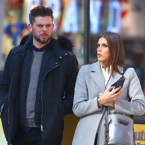 Exclusif - Iris Mittenaere (Miss Univers) et son compagnon Matthieu se promènent dans les rues de Manhattan le jour de la Saint-Valentin à New York, le 14 février 2017.