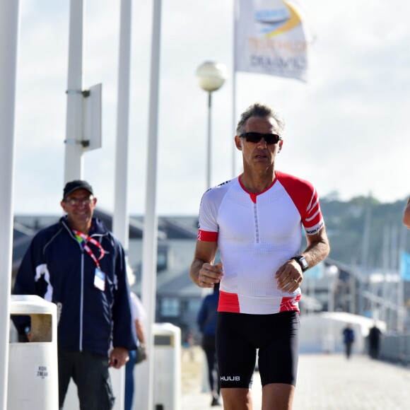 Exclusif - Paul Belmondo participe au Triathlon international de Deauville – Hoka One One, le 24 juin 2017. © Giancarlo Gorassini / Bestimage