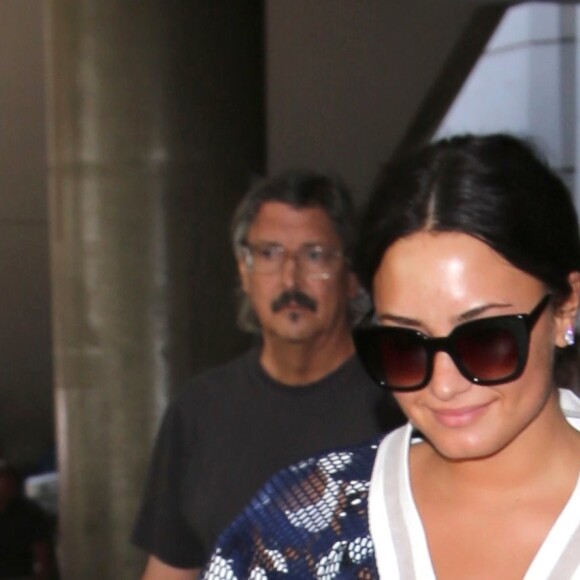 Demi Lovato arrive à l'aéroport LAX de Los Angeles, le 21 juin 2017.