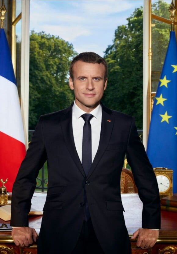 Portrait officiel d'Emmanuel Macron, dévoilé sur Twitter le 29 juin 2017
