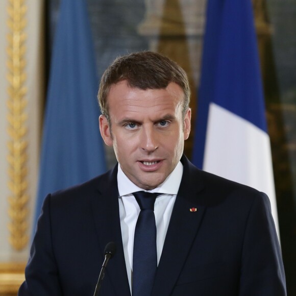 Le président de la République française Emmanuel Macron reçoit le président ukrainien au palais de l'Elysée à Paris, le 26 juin 2017. © Stéphane Lemouton/Bestimage