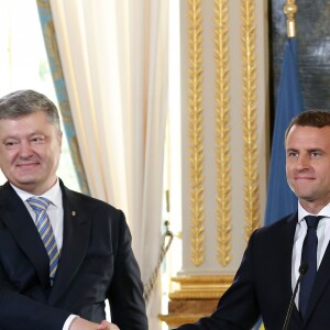 Le président de la République française Emmanuel Macron et le président ukrainien Petro Porochenko lors d'une conférence de presse au palais de l'Elysée à Paris, le 26 juin 2017. © Stéphane Lemouton/Bestimage