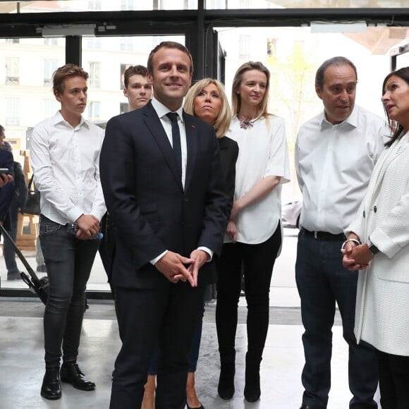 Emmanuel Macron et sa femme Brigitte Macron (Trogneux), Xavier Niel et sa compagne Delphine Arnault, Anne Hidalgo, Roxanne Varza enceinte (directrice de Station F) inaugurent le plus grand incubateur de start-up au monde, Station F à Paris le 29 juin 2017. © Sébastien Valiela/Bestimage