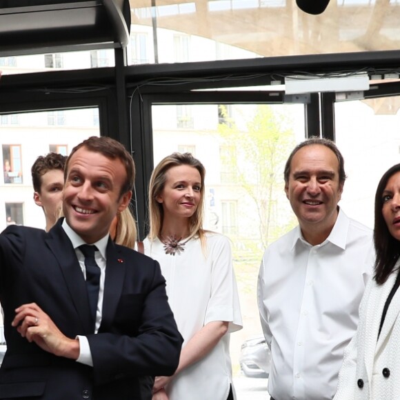 Emmanuel Macron et sa femme Brigitte Macron (Trogneux), Xavier Niel et sa compagne Delphine Arnault, Anne Hidalgo, Roxanne Varza enceinte (directrice de Station F), Mounir Mahjoubi (Secrétaire d'État auprès du Premier ministre, chargé du Numérique) inaugurent le plus grand incubateur de start-up au monde, Station F à Paris le 29 juin 2017. © Sébastien Valiela/Bestimage