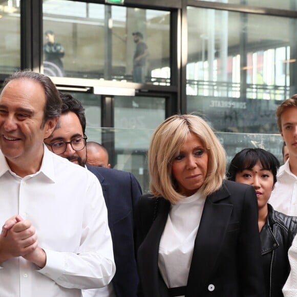 Emmanuel Macron et sa femme Brigitte Macron (Trogneux), Xavier Niel et sa compagne Delphine Arnault, Anne Hidalgo inaugurent le plus grand incubateur de start-up au monde, Station F à Paris le 29 juin 2017. © Sébastien Valiela/Bestimage