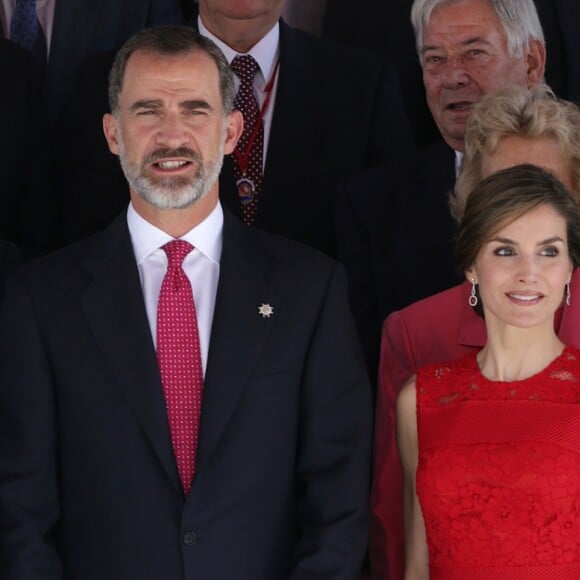 Le roi Felipe VI et la reine Letizia d'Espagne, superbe en robe en dentelle Carolina Herrera, célébraient le 28 juin 2017 au palais des Cortes à Madrid le 40e anniversaire des "Elections générales espagnoles du 15 juin 1977".