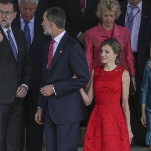 Le roi Felipe VI et la reine Letizia d'Espagne, superbe en robe en dentelle Carolina Herrera, célébraient le 28 juin 2017 au palais des Cortes à Madrid le 40e anniversaire des "Elections générales espagnoles du 15 juin 1977".