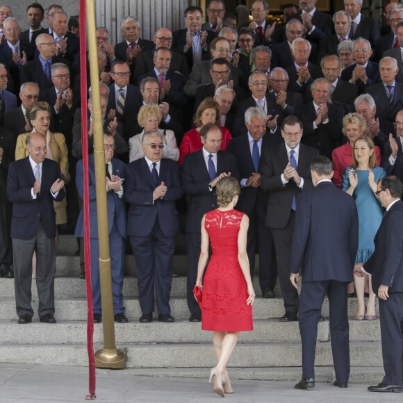 Le roi Felipe VI et la reine Letizia d'Espagne, superbe en robe en dentelle Carolina Herrera, célébraient le 28 juin 2017 au palais des Cortes à Madrid le 40e anniversaire des "Elections générales espagnoles du 15 juin 1977".