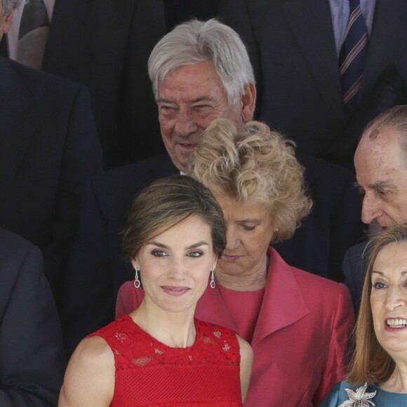 Le roi Felipe VI et la reine Letizia d'Espagne, superbe en robe en dentelle Carolina Herrera, célébraient le 28 juin 2017 au palais des Cortes à Madrid le 40e anniversaire des "Elections générales espagnoles du 15 juin 1977".