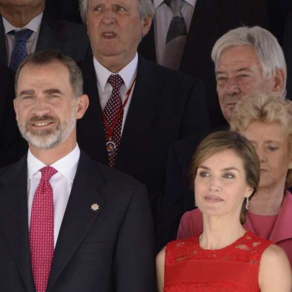 Le roi Felipe VI et la reine Letizia d'Espagne, superbe en robe en dentelle Carolina Herrera, célébraient le 28 juin 2017 au palais des Cortes à Madrid le 40e anniversaire des "Elections générales espagnoles du 15 juin 1977".