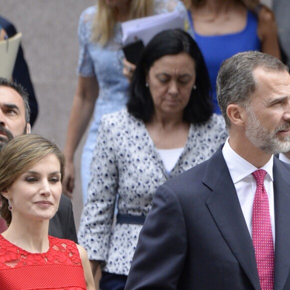 Le roi Felipe VI et la reine Letizia d'Espagne, superbe en robe en dentelle Carolina Herrera, célébraient le 28 juin 2017 au palais des Cortes à Madrid le 40e anniversaire des "Elections générales espagnoles du 15 juin 1977".
