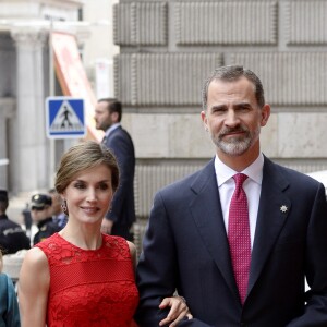 Le roi Felipe VI et la reine Letizia d'Espagne, superbe en robe en dentelle Carolina Herrera, célébraient le 28 juin 2017 au palais des Cortes à Madrid le 40e anniversaire des "Elections générales espagnoles du 15 juin 1977".