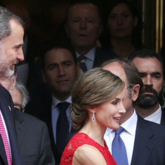 Le roi Felipe VI et la reine Letizia d'Espagne, superbe en robe en dentelle Carolina Herrera, célébraient le 28 juin 2017 au palais des Cortes à Madrid le 40e anniversaire des "Elections générales espagnoles du 15 juin 1977".