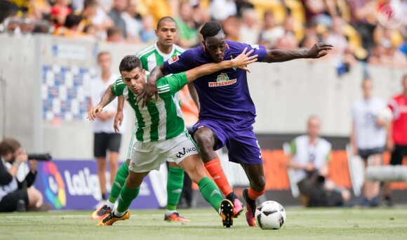 Sambou Yatabaré lors d'un match de son équipe du Werder Brême contre Séville à Dresde le 29 juillet 2016.