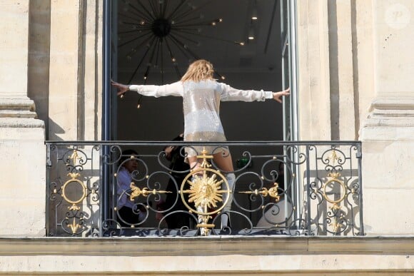 Semi exclusif - Céline Dion a un shooting photo place Vendôme à Paris le 3 juillet 2017.