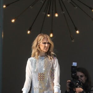 Semi exclusif - Céline Dion quitte le défilé Dior pour se rendre à un shooting photo place Vendôme à Paris le 3 juillet 2017.