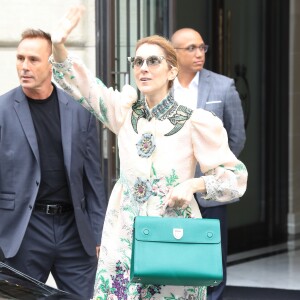 Céline Dion sort de l'hôtel "Royal Monceau" à Paris, le 1er juillet 2017.