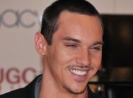 Jonathan Rhys-Meyers, son charme et son charisme ont fait fondre la neige à New York...