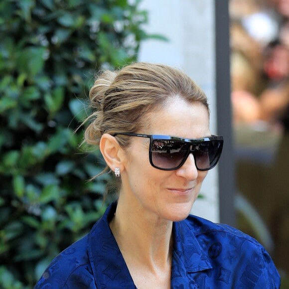 Céline Dion quitte l'hôtel Royal Monceau à Paris le 4 juillet 2017.